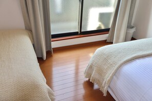 Blackout curtains, free WiFi, bed sheets - Orange House - Tsuruhashi (Osaka)