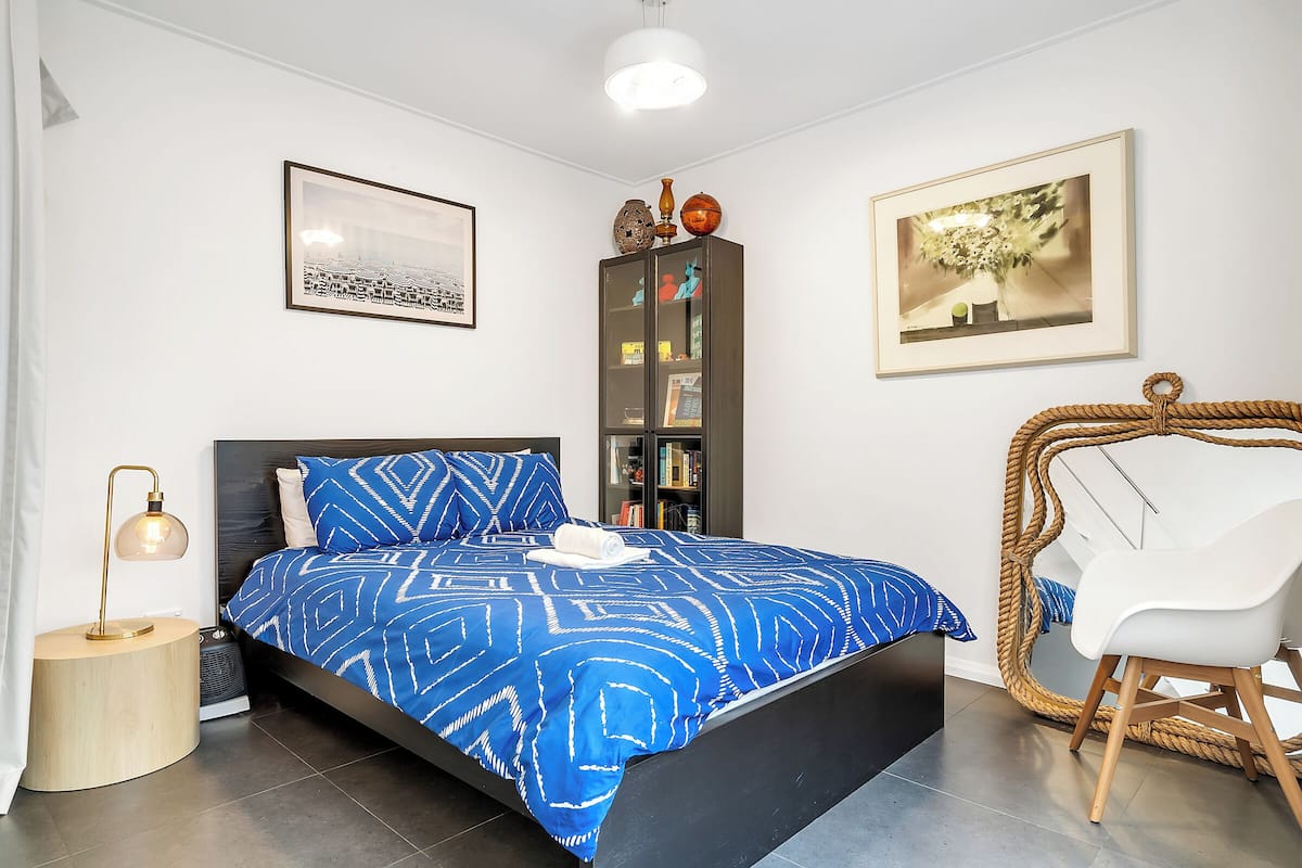 Casa geminada standard, vista para a cidade | Cortinas blackout, ferros/tábuas de passar roupa
