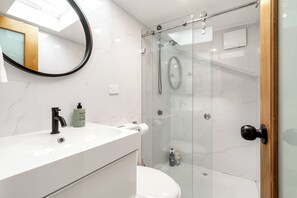 Towels - 4BR 4mins to light rail 9mins FishMarket (Pyrmont)
