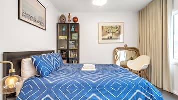 Casa de ciudad estándar, vista a la ciudad | Cortinas blackout y tabla de planchar con plancha