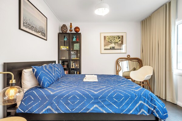 Casa geminada standard, vista para a cidade | Cortinas blackout, ferros/tábuas de passar roupa