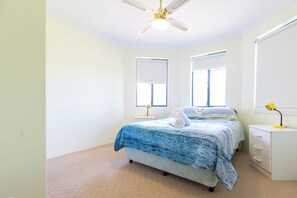 5 bedrooms, iron/ironing board, travel crib, free WiFi - Meelup Ridge –5BR Family Home in Dunsborough (Dunsborough)