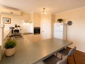 Fridge, microwave, oven, stovetop - Meelup Ridge –5BR Family Home in Dunsborough (Dunsborough)