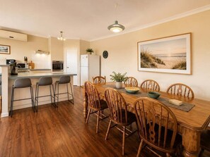 Dining - Meelup Ridge –5BR Family Home in Dunsborough (Dunsborough)