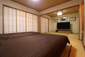 Superior Apartment | Free WiFi, bed sheets