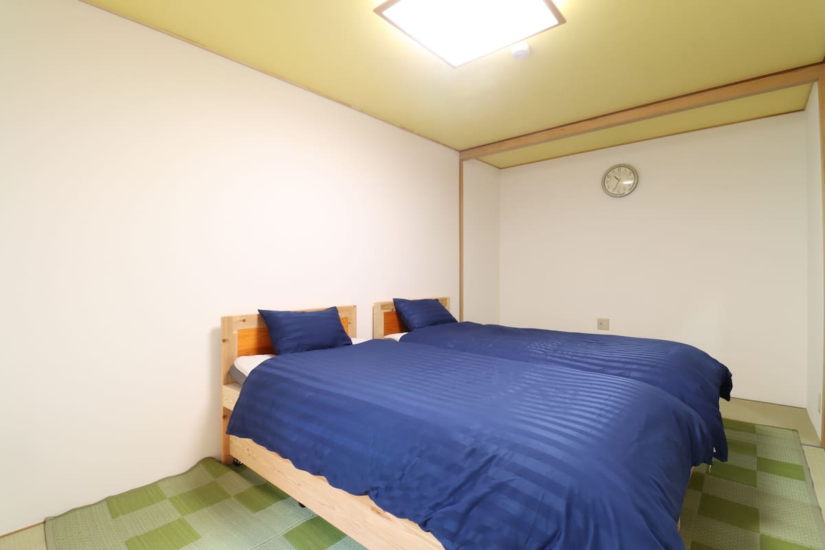 Traditional Apartment | Free WiFi, bed sheets