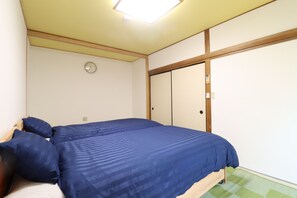 Traditional Apartment | Free WiFi, bed sheets