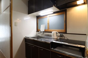 Traditional Apartment | Private kitchen | Fridge, microwave, stovetop, cookware/dishes/utensils