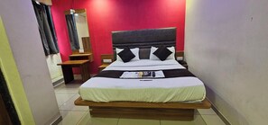 Deluxe Room, City View - Hotel Aaryodaya (Ahmedabad)