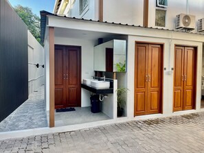 Shared Dormitory, Mixed Dorm, Non Smoking | Bathroom | Shower, eco-friendly toiletries, towels, soap