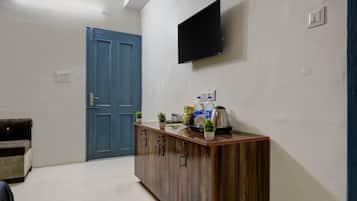 Family Room | Living area | 32-inch Smart TV with digital channels, Netflix, streaming services
