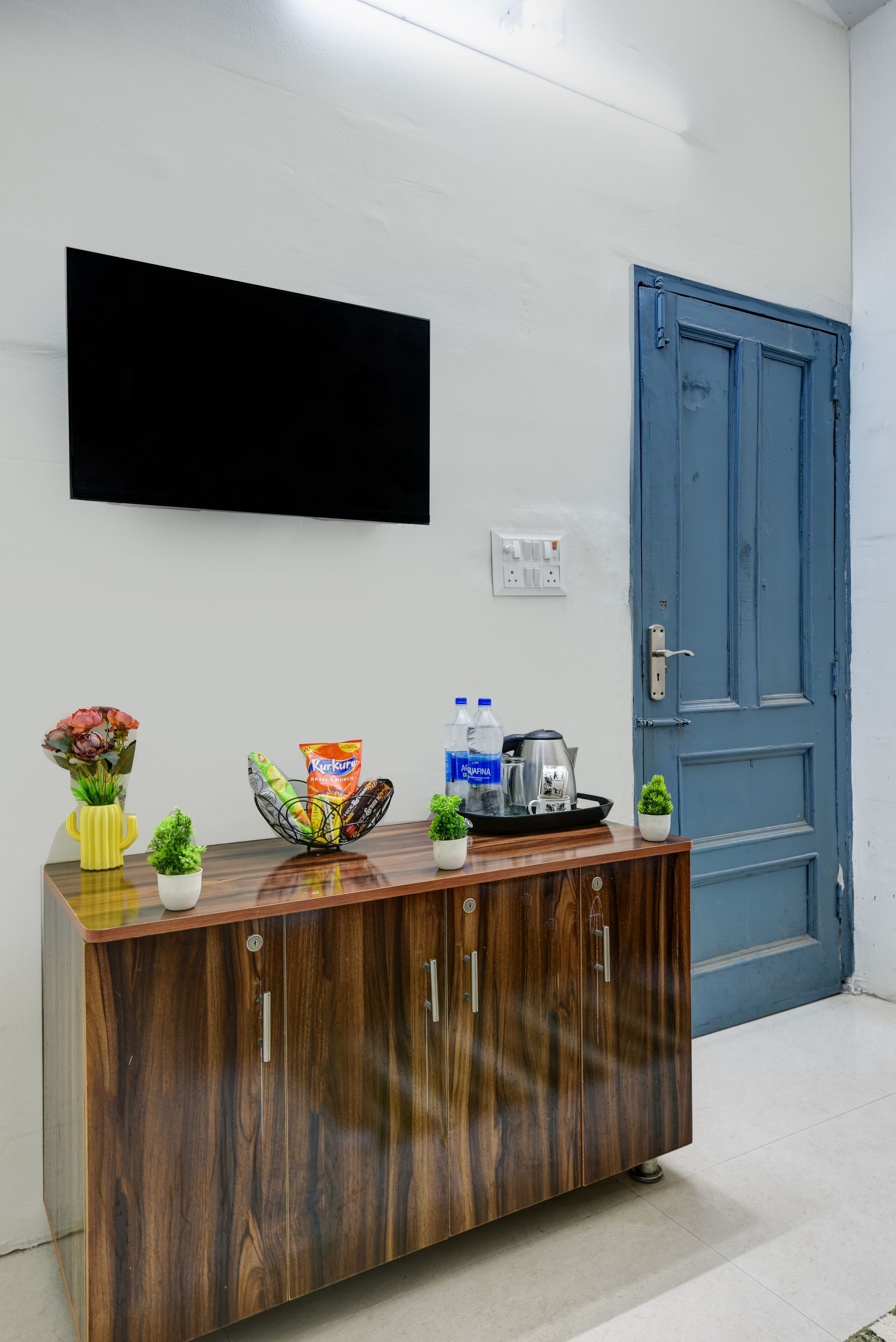 Deluxe Double Room | Television