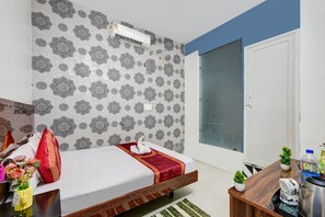 Deluxe Double Room | Hypo-allergenic bedding, laptop workspace, free WiFi, bed sheets