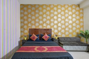 Family Room | Hypo-allergenic bedding, laptop workspace, free WiFi, bed sheets - Hotel ALLEN STAY Uttam Nagar (New Delhi)