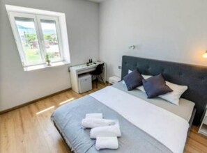 7 bedrooms, cots/infant beds - Rooms Burnum (Biskupija)