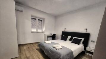 House (Double Room 5) | 7 bedrooms, soundproofing, cots/infant beds