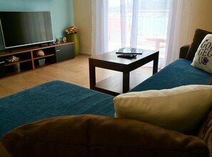 Appartement (Two Bedroom Apartment with Balcony) | Salle de séjour