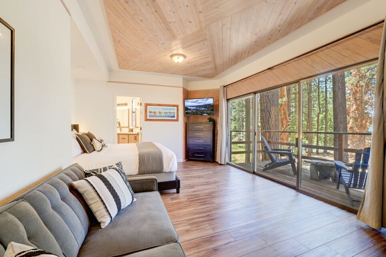 6 bedrooms, iron/ironing board, WiFi, bed sheets