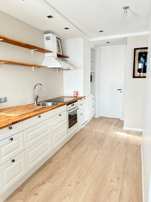 Fridge, oven, cookware/dishes/utensils