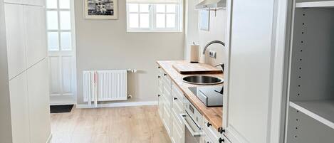 Fridge, oven, cookware/dishes/utensils