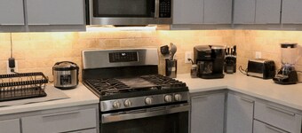 Luxury Home - near NRG, Medical Center, Downtown & Galleria (5 - 15 minutes)