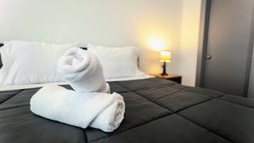 3 bedrooms, desk, free WiFi, bed sheets