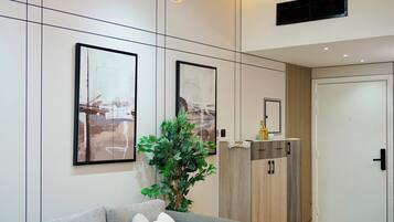 Smart TV, lettore DVD, biblioteca musicale, videoteca