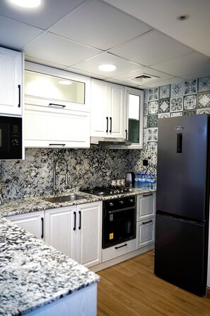 Fridge, microwave, oven, stovetop