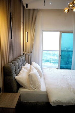 2 bedrooms, in-room safe, iron/ironing board, free WiFi