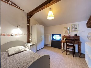 7 bedrooms, free WiFi, bed sheets