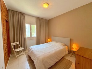 2 多间卧室、熨斗/熨衣板、免费 WiFi、床单