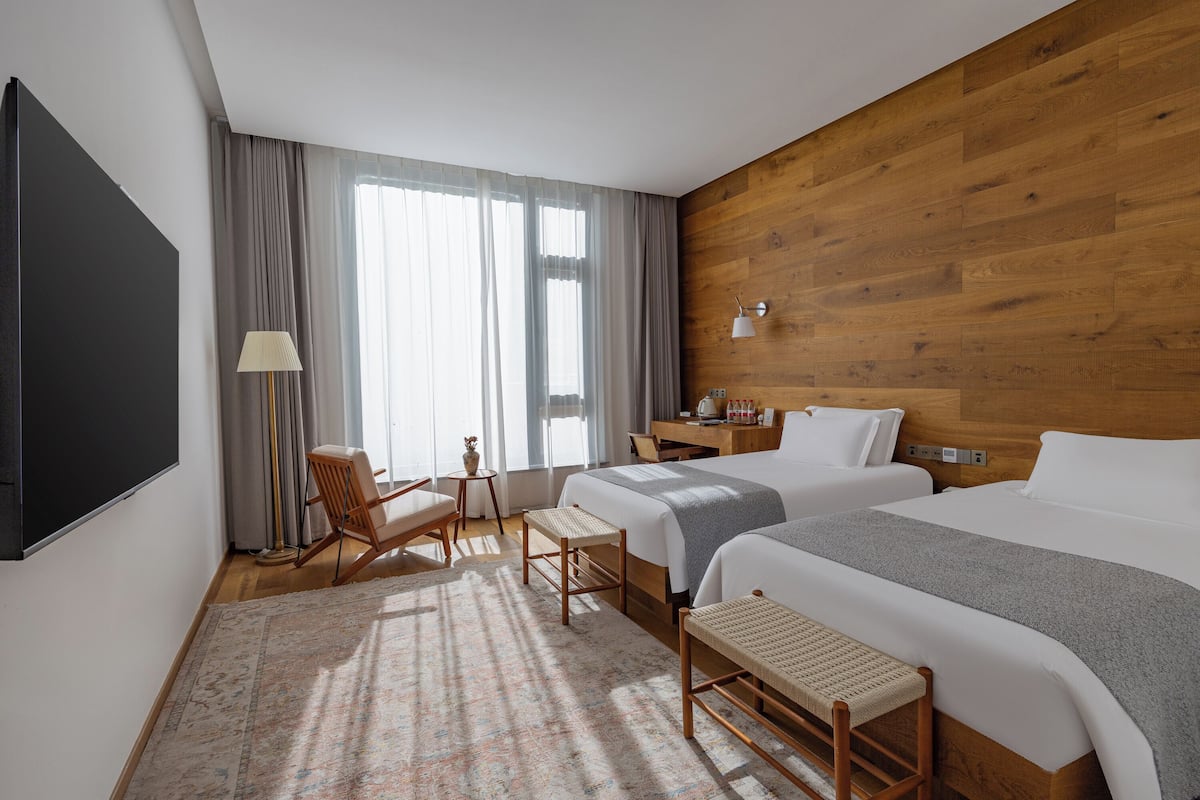 Habitación Deluxe doble, vistas a la colina | Escritorio y wifi gratis