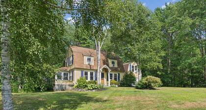 Walk to Dock Square- Quiet neighborhood!