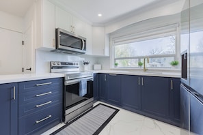 Micro-ondes, four, plaque de cuisson, lave-vaisselle
