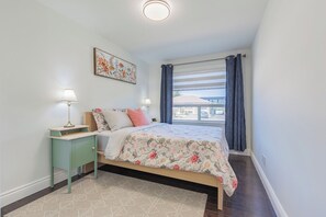 3 bedrooms, iron/ironing board, WiFi, bed sheets - South Oakville House (Oakville)