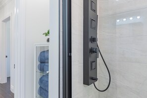 Interior - South Oakville House (Oakville)