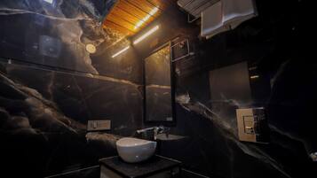 Articles de toilette gratuits, chaussons, serviettes fournies, savon