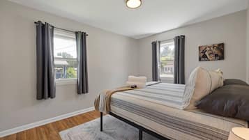 4 bedrooms, WiFi, bed sheets