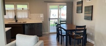 Sleeps 10, Available Garage!