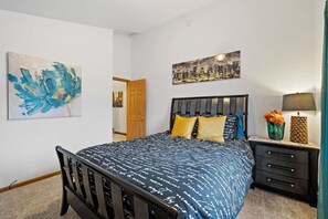 2 chambres, fer et planche à repasser, Wi-Fi, draps fournis