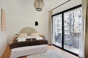 4 bedrooms, iron/ironing board, Internet, bed sheets