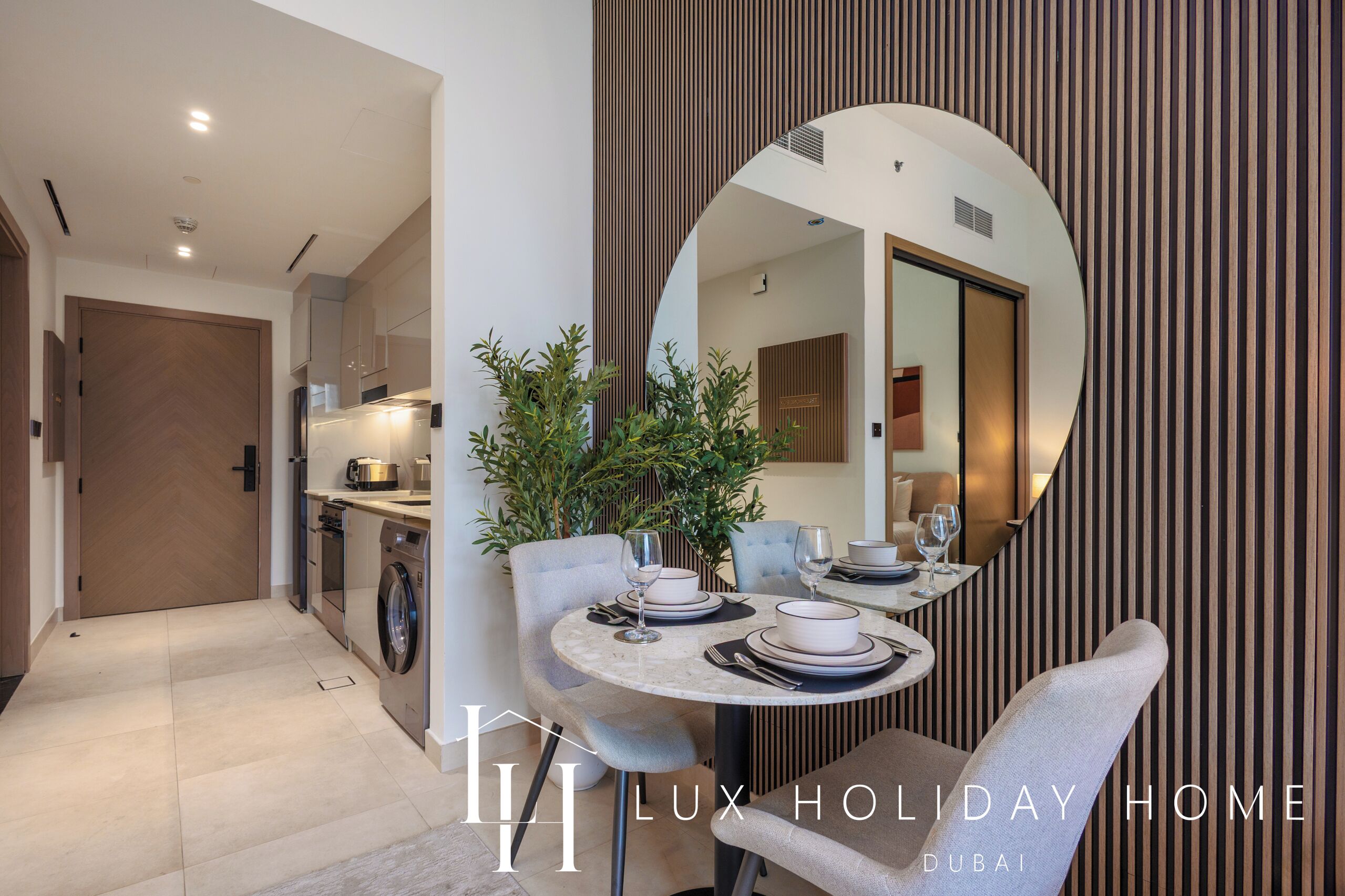 Estudio, balcón, vistas al canal | Servicio de comidas en la habitación