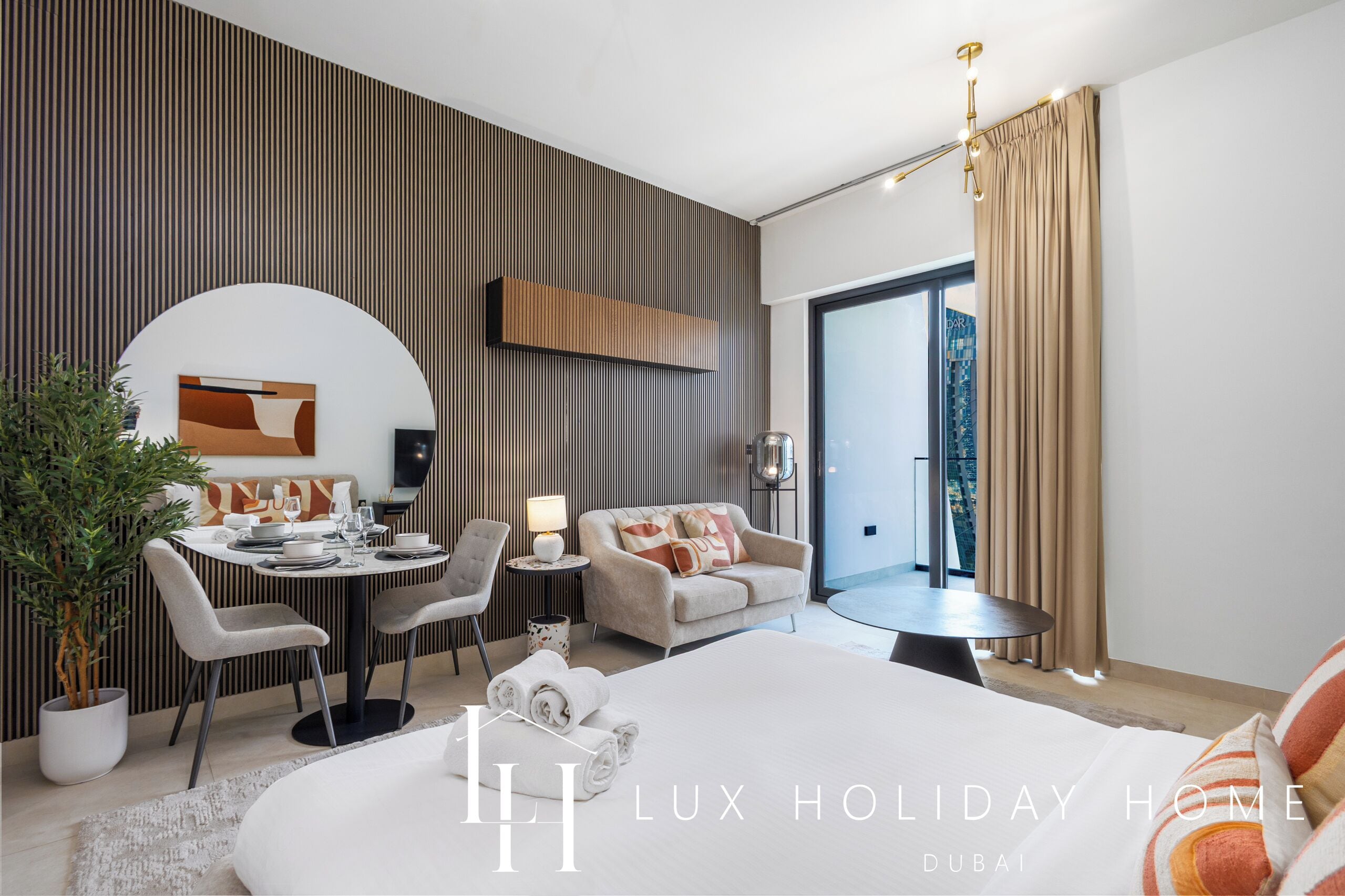 Estudio, balcón, vistas al canal | Cortinas opacas, tabla de planchar con plancha, wifi gratis