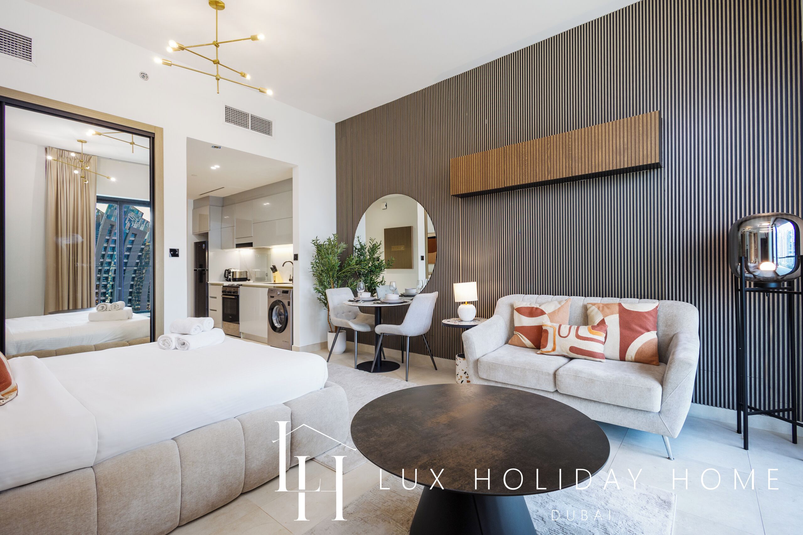 Estudio, balcón, vistas al canal | Servicio de comidas en la habitación