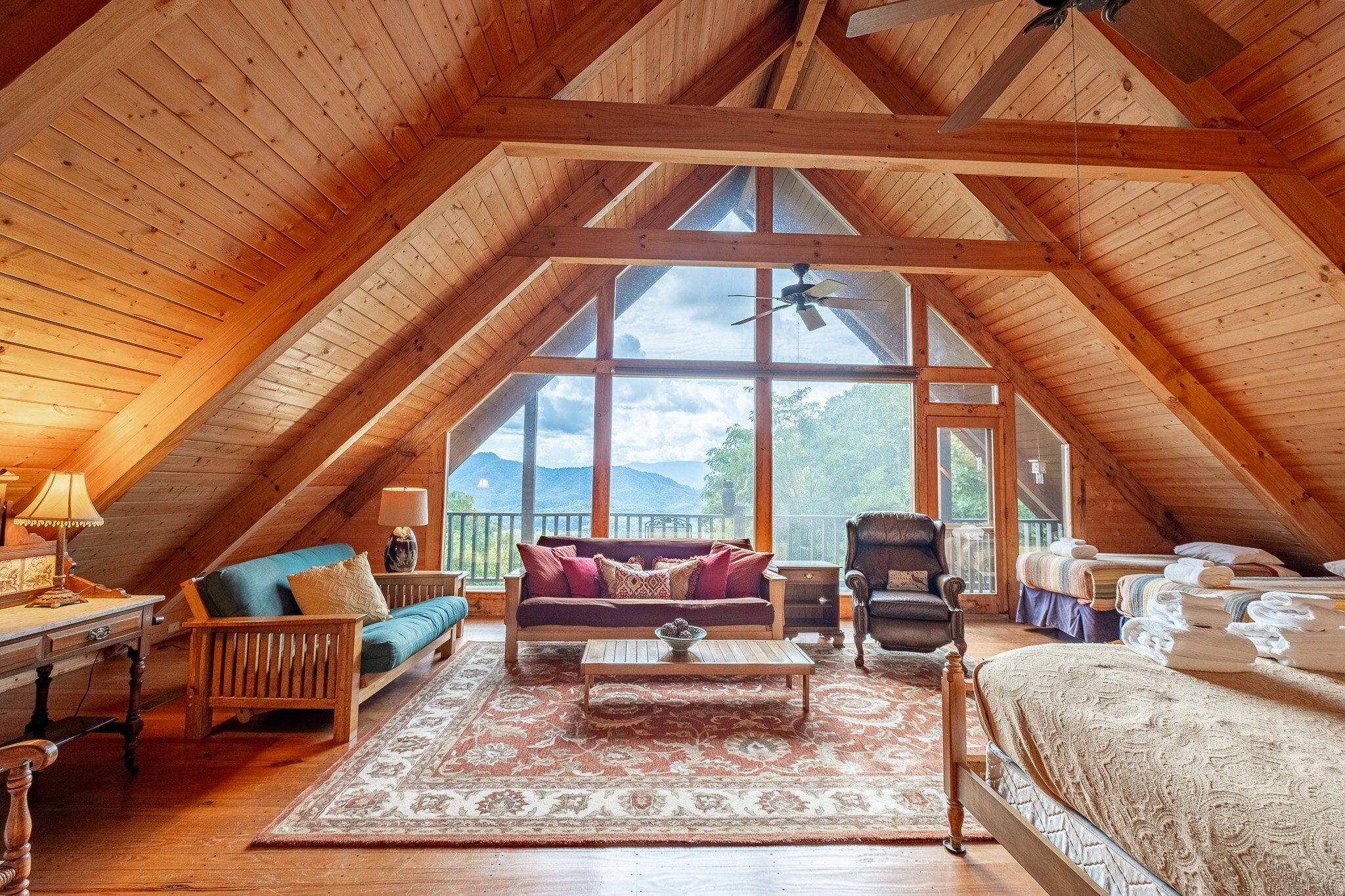 3 عدّة غرف نوم ومكواة/لوح كي وواي فاي مجانًا وملاءات أسرّة