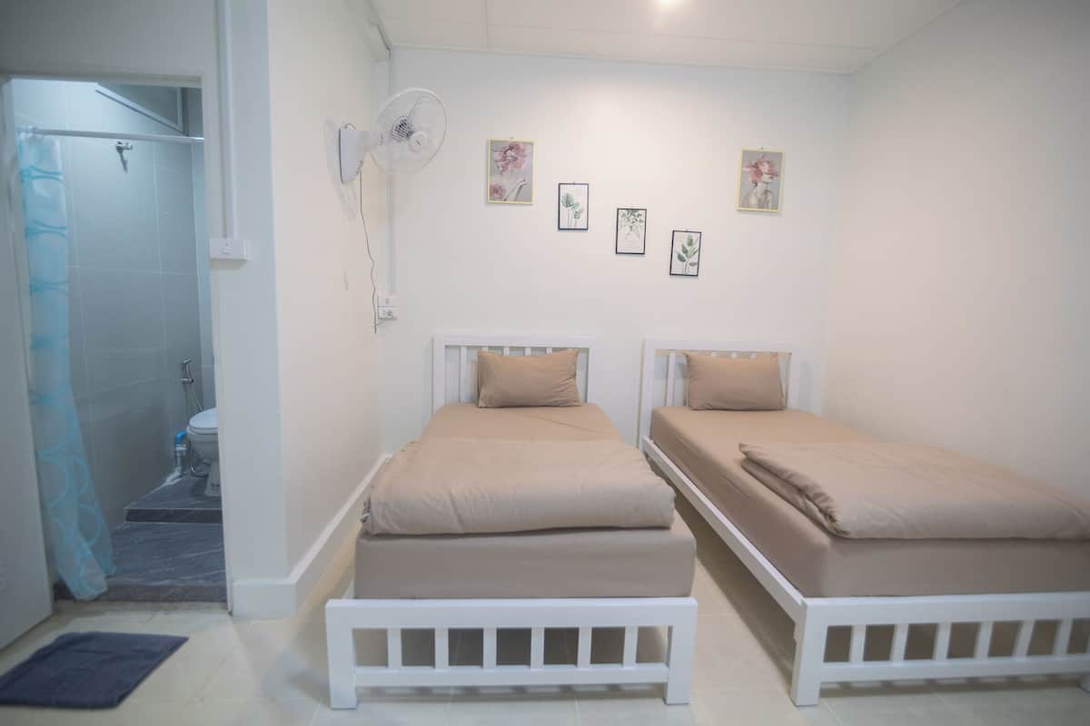Basic Twin Room | Free WiFi