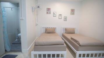 Habitación básica con 2 camas individuales | Wifi gratis