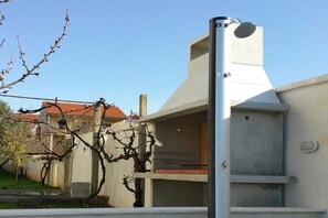 Property grounds - Holiday Home in Zadar with Private Pool (Zadar)