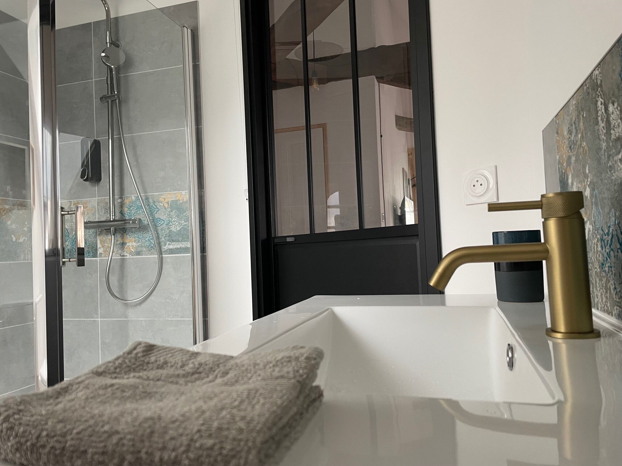 Luxury-Suite | Badezimmer | Dusche, Regendusche, Haartrockner, Seife