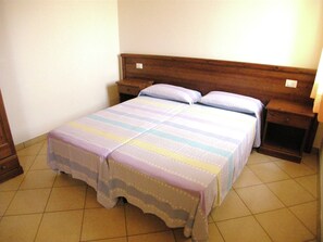 Comfort House, 2 Bedrooms | 2 bedrooms, individually furnished, bed sheets